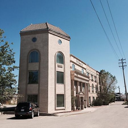 The Bridgeport Inn Fort Mcmurray Bagian luar foto