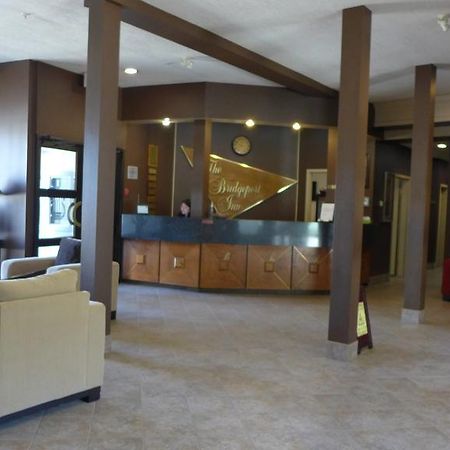 The Bridgeport Inn Fort Mcmurray Bagian luar foto