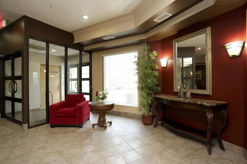 The Bridgeport Inn Fort Mcmurray Bagian luar foto
