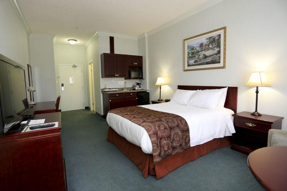 The Bridgeport Inn Fort Mcmurray Bagian luar foto