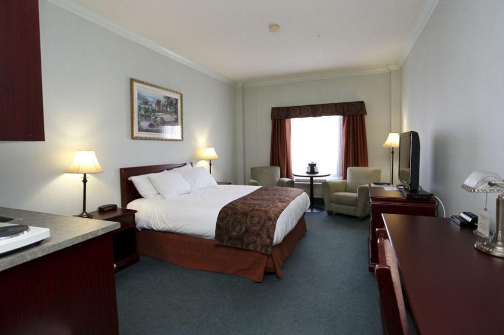 The Bridgeport Inn Fort Mcmurray Bagian luar foto