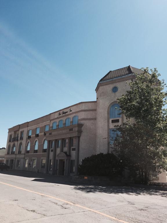 The Bridgeport Inn Fort Mcmurray Bagian luar foto