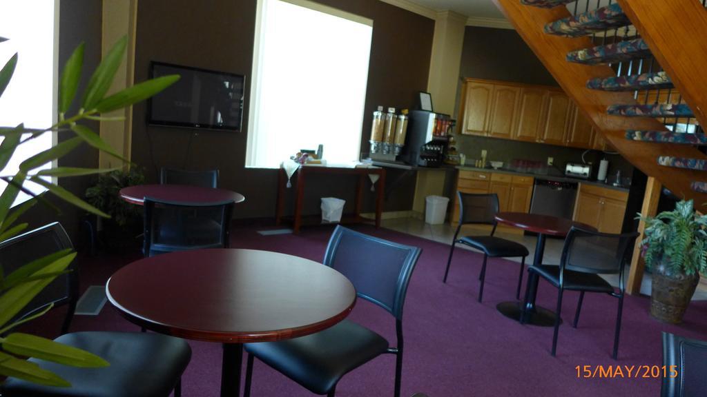 The Bridgeport Inn Fort Mcmurray Bagian luar foto