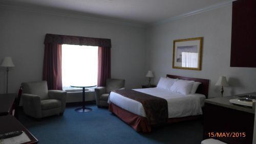The Bridgeport Inn Fort Mcmurray Bagian luar foto