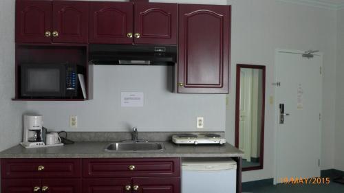 The Bridgeport Inn Fort Mcmurray Bagian luar foto
