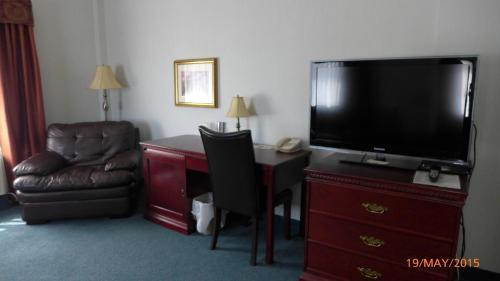 The Bridgeport Inn Fort Mcmurray Bagian luar foto