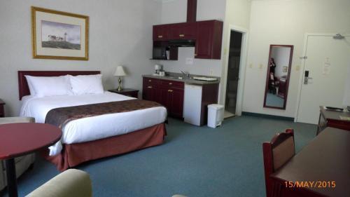 The Bridgeport Inn Fort Mcmurray Bagian luar foto