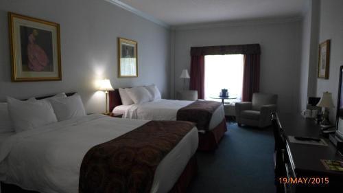The Bridgeport Inn Fort Mcmurray Bagian luar foto