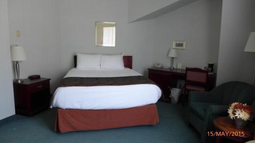 The Bridgeport Inn Fort Mcmurray Bagian luar foto