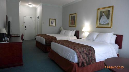 The Bridgeport Inn Fort Mcmurray Bagian luar foto
